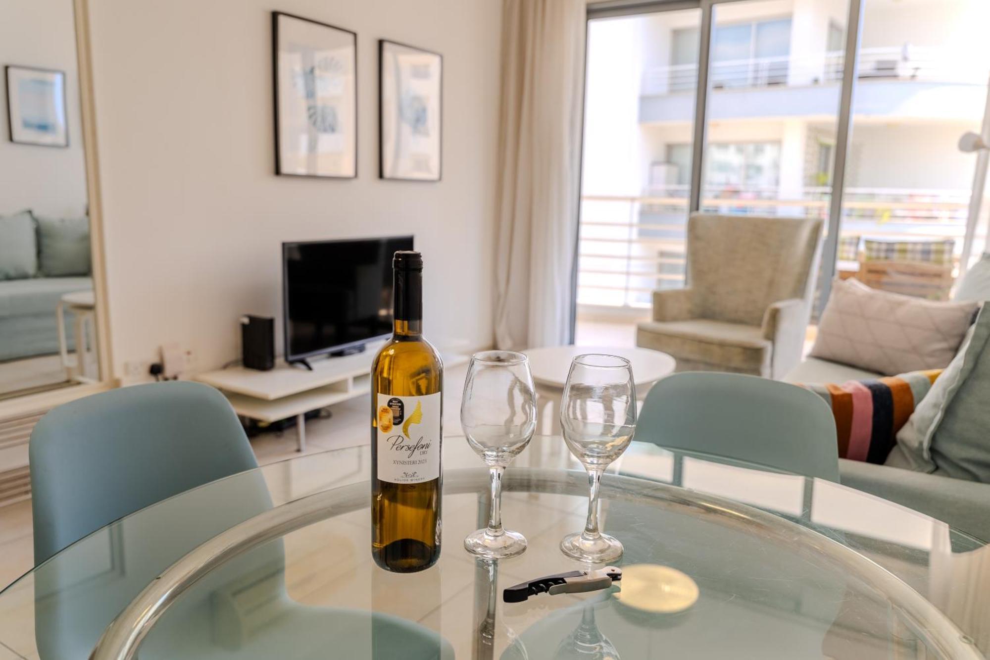 Blue Dawn Center Flat Apartment ลาร์นาคา ภายนอก รูปภาพ